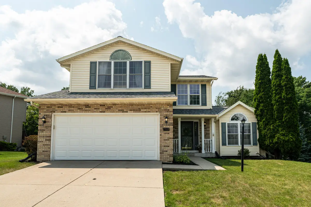 2304 Brookstone Ln, Waukesha, WI 53188 - #1