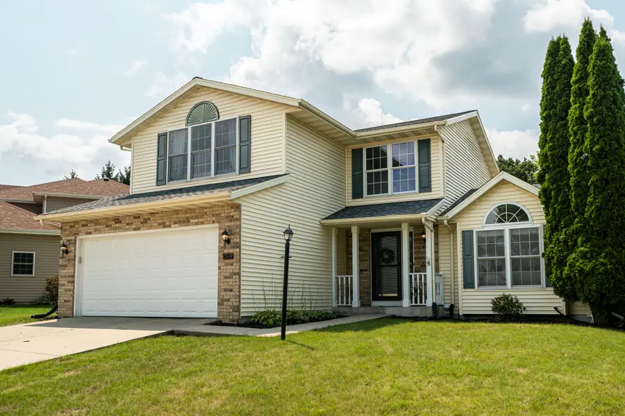 2304 Brookstone Ln, Waukesha, WI 53188 - #2