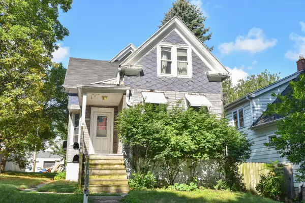 3063 S 8th St, Milwaukee, WI 53215