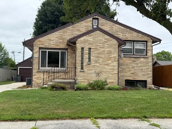 2712 S 10th St, Sheboygan, WI 53081