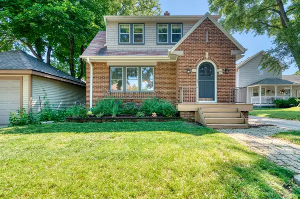 426 N 70th St, Wauwatosa, WI 53213