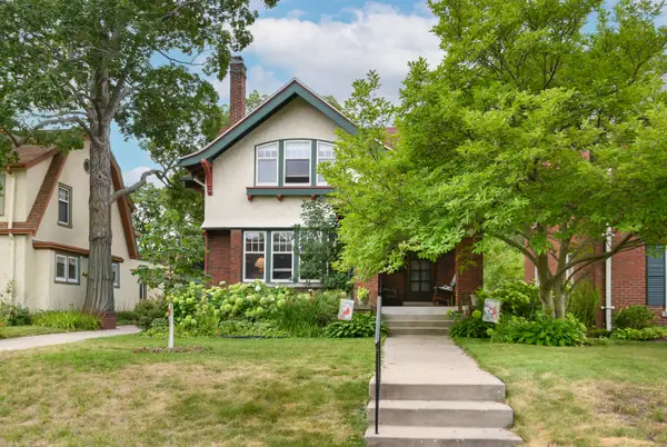 4915 W Woodlawn Ct, Milwaukee, WI 53208