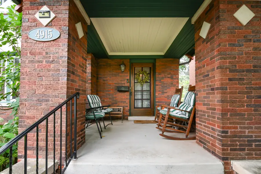 4915 W Woodlawn Ct, Milwaukee, WI 53208 - #2
