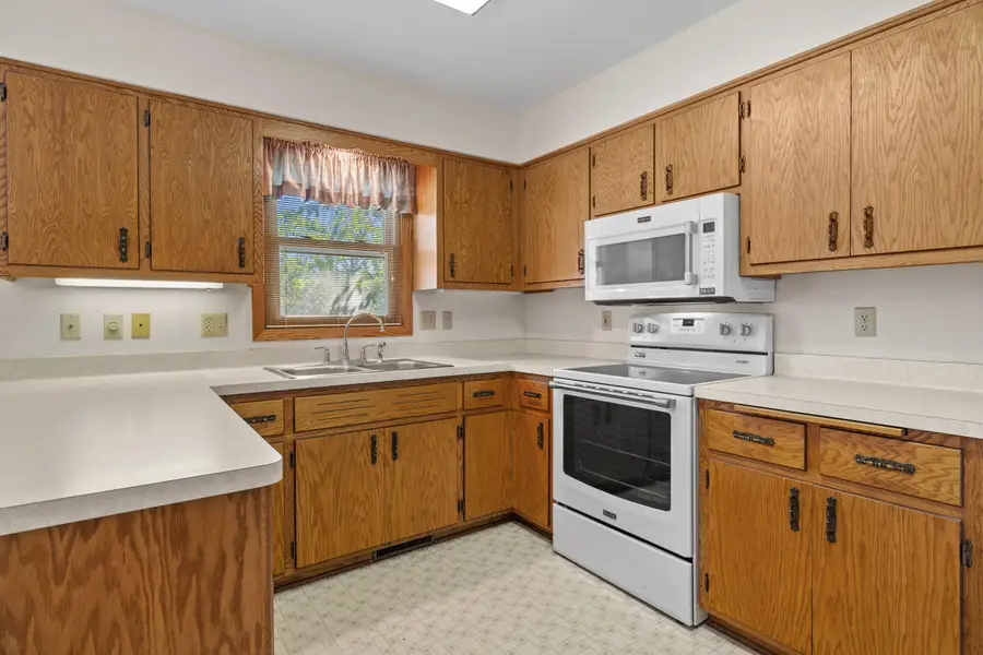 29 Beth Cir, Plymouth, WI 53073 - #2