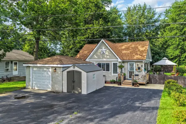 7557 Shorewood Dr, Salem Lakes, WI 53168