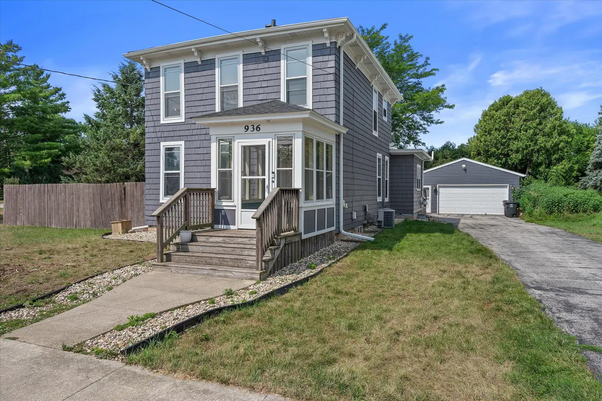 936 S Silver Lake St, Oconomowoc, WI 53066 - #1