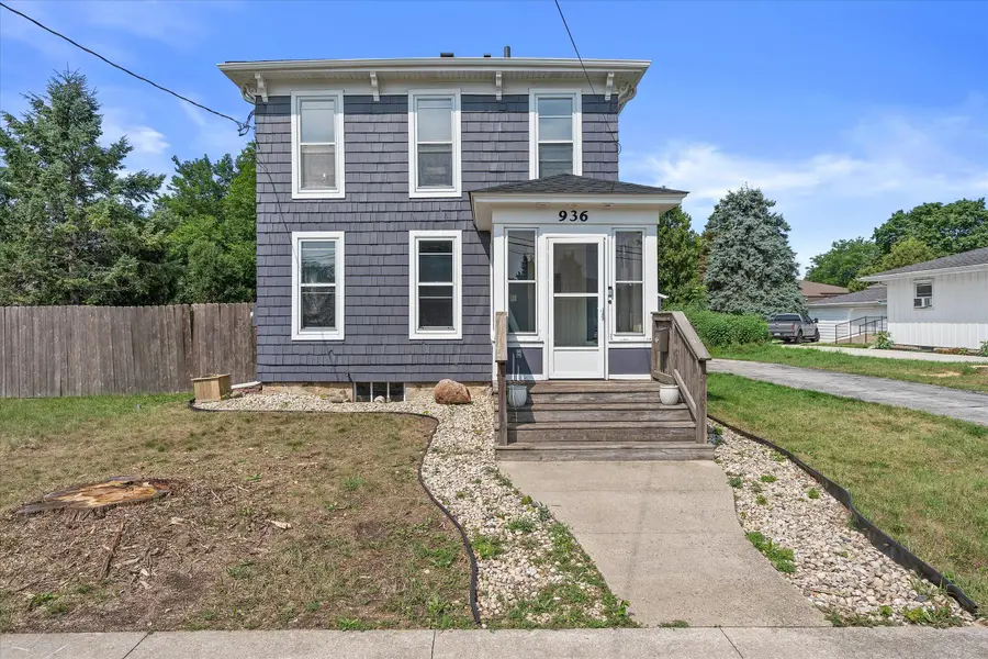936 S Silver Lake St, Oconomowoc, WI 53066 - #2