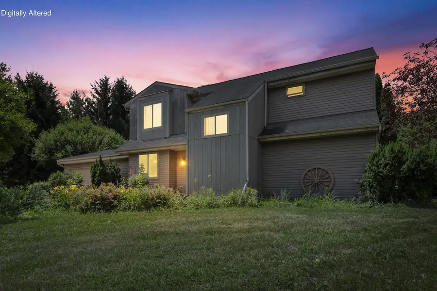 6497 Sky Ct, West Bend, WI 53095 - #2