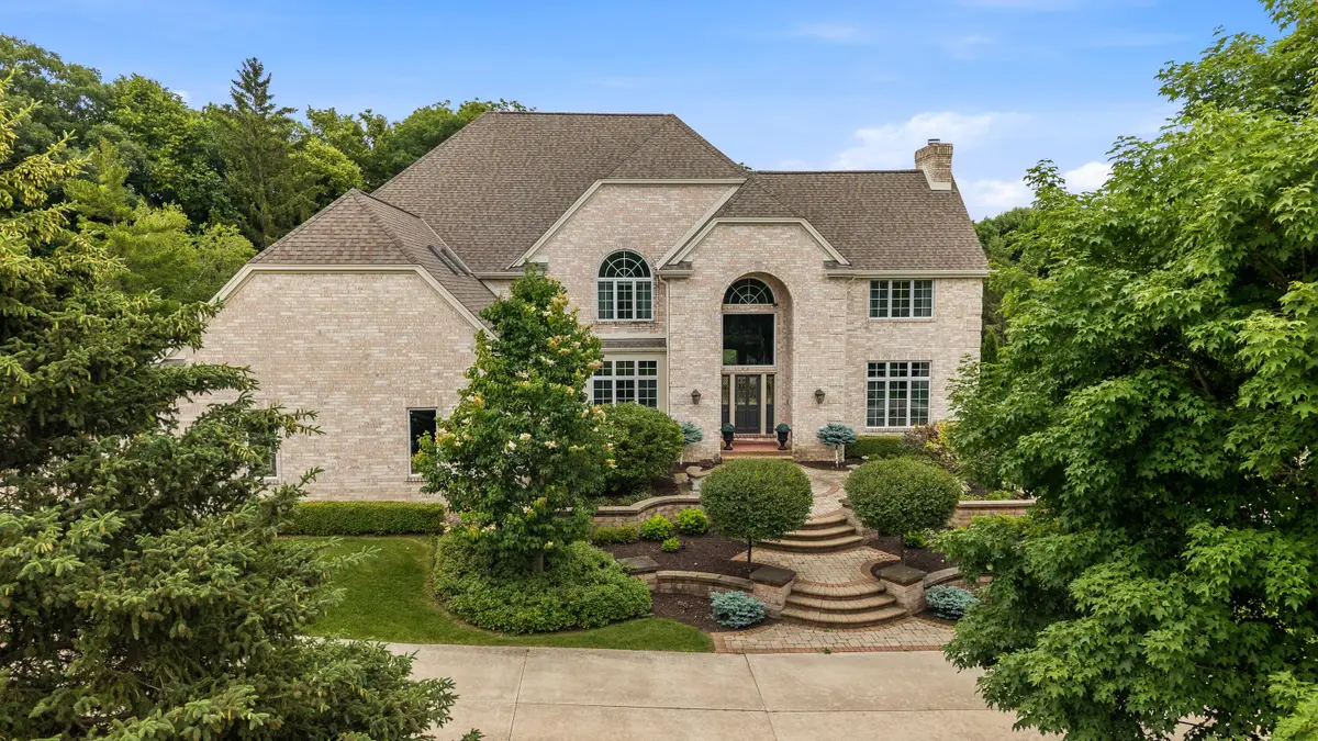 3230 Fordham Ct, Brookfield, WI 53005 - #1