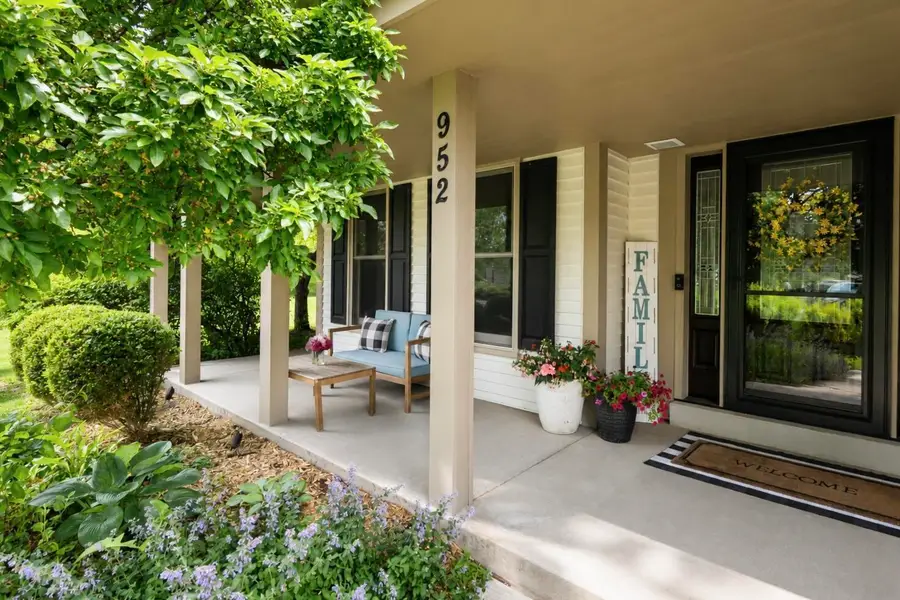 952 Greenway Ter, Hartland, WI 53029 - #3