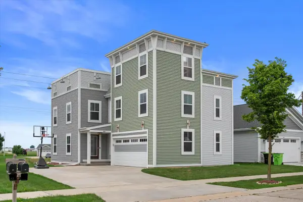 822 S Skypark Dr, Hartford, WI 53027