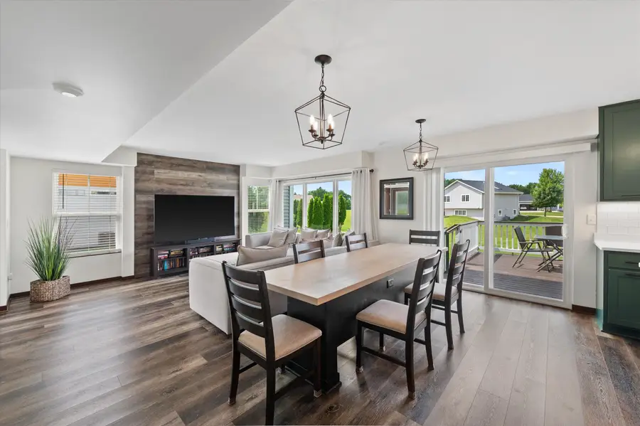 822 S Skypark Dr, Hartford, WI 53027 - #3