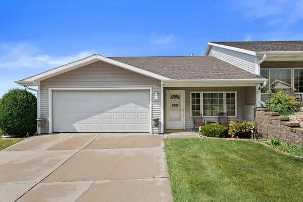 1220 Stillwater Ln, Hartford, WI 53027