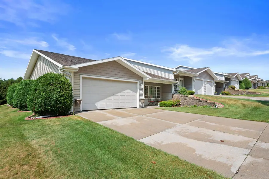 1220 Stillwater Ln, Hartford, WI 53027 - #2