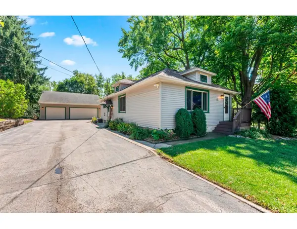 N52W35379 W Lake Dr, Lac La Belle, WI 53066