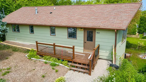 N1492 Clover Rd, Bloomfield, WI 53147
