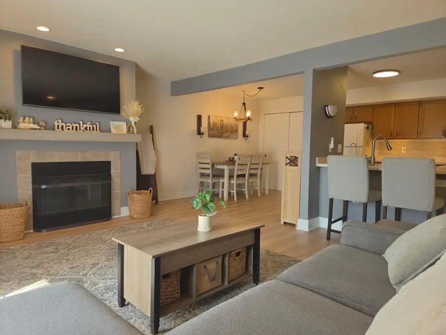 W240N2566 E Parkway Meadow Cir, Pewaukee, WI 53072 - #3