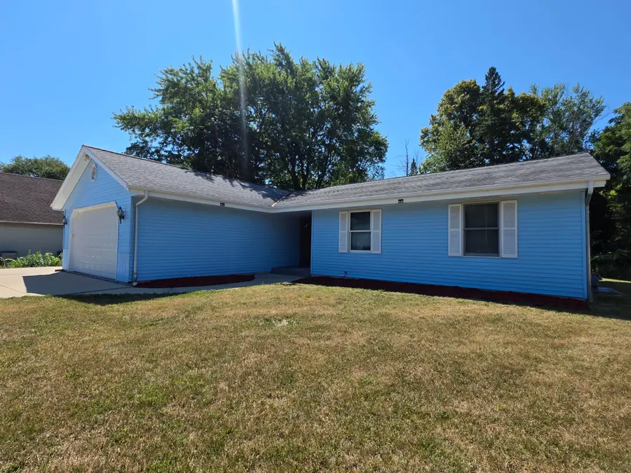10719 W Calumet Rd, Milwaukee, WI 53224 - #2