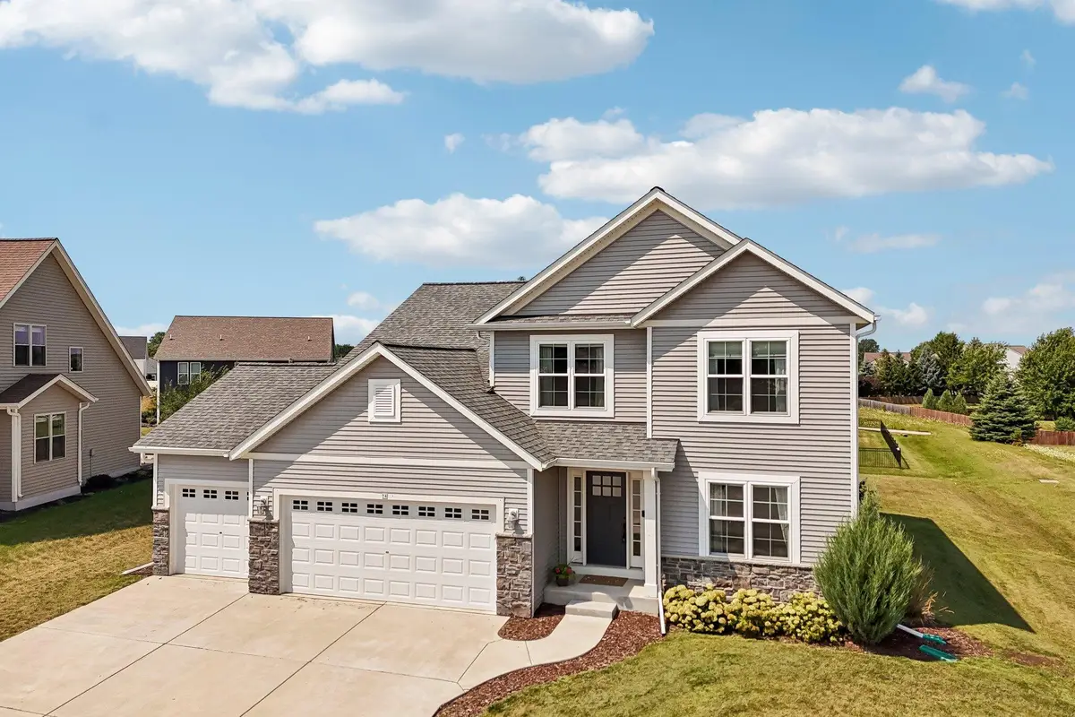 74 Weston Ridge Rd, Oconomowoc, WI 53066 - #1