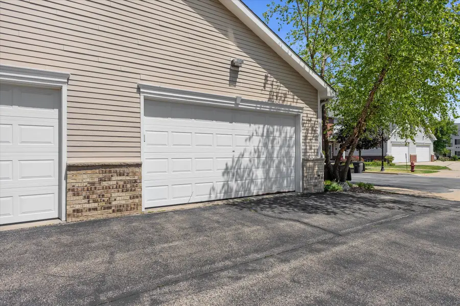 7942 Williamsburg Ct, Bristol, WI 53104 - #2