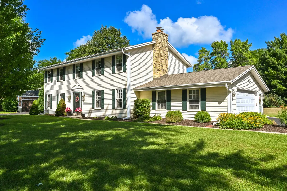 21330 Cambridge Cir, Brookfield, WI 53045 - #1