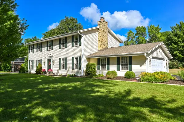 21330 Cambridge Cir, Brookfield, WI 53045