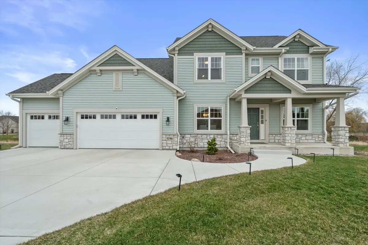 1316 Orchard View Ln, Mukwonago, WI 53149 - #1