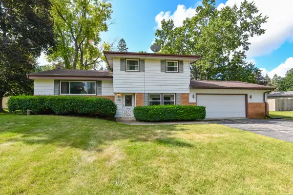 S67W13871 Fleetwood Rd, Muskego, WI 53150