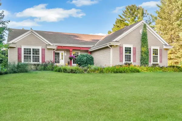 1402 Amys Pl, Farmington, WI 53090