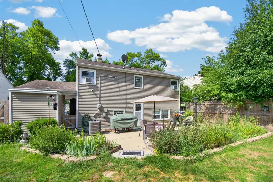 8036 W Scranton Pl, Milwaukee, WI 53218 - #2