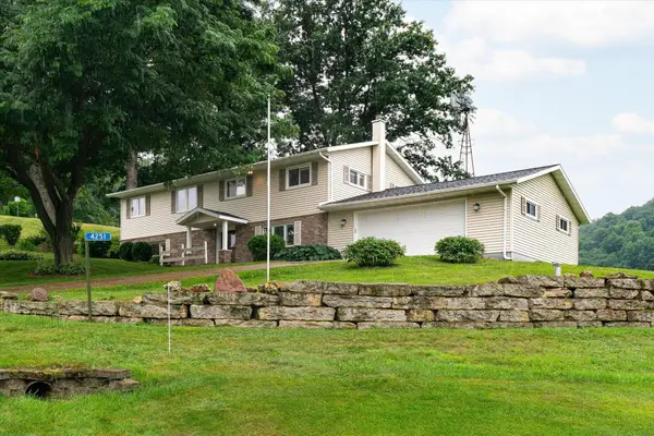 4251 Paar St, La Crescent, MN 55947