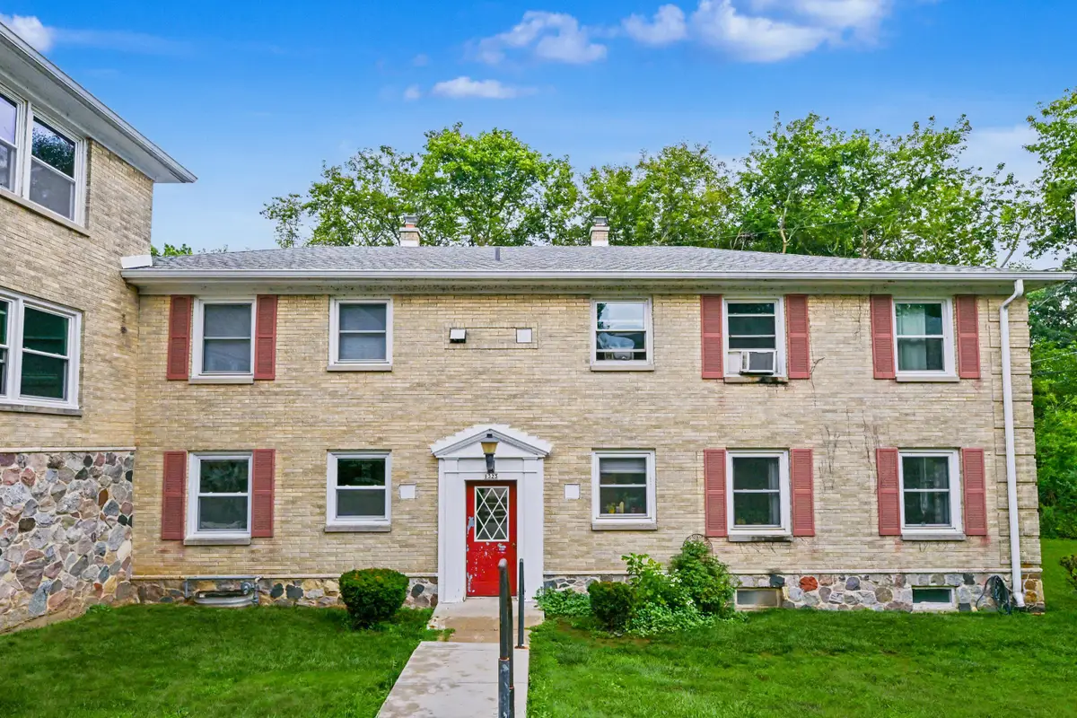 1323 E Randolph Ct, Milwaukee, WI 53212 - #1