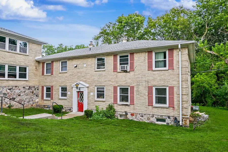 1323 E Randolph Ct, Milwaukee, WI 53212 - #2