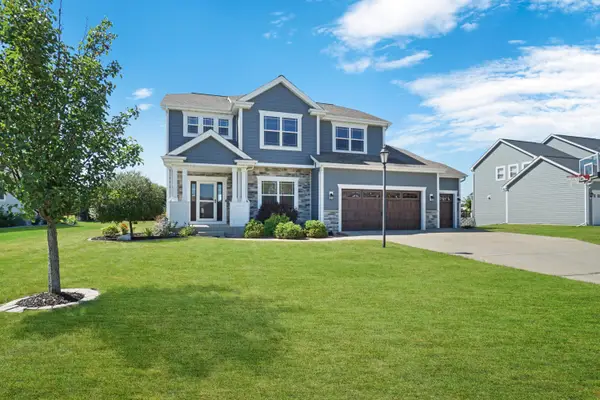 N60W13839 Weyerhaven Dr, Menomonee Falls, WI 53051