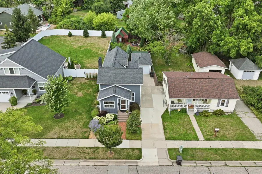 416 E Jefferson St, Oconomowoc, WI 53066 - #3