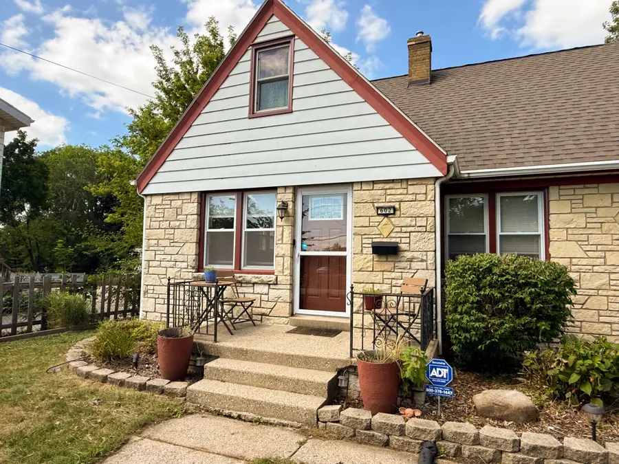 602 E College Ave, Waukesha, WI 53186 - #2