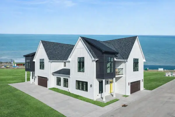 496 Bastle Wynd, Port Washington, WI 53074
