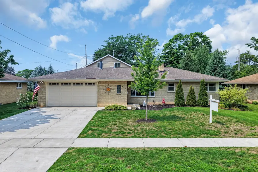 341 Dardis Dr, Burlington, WI 53105 - #2