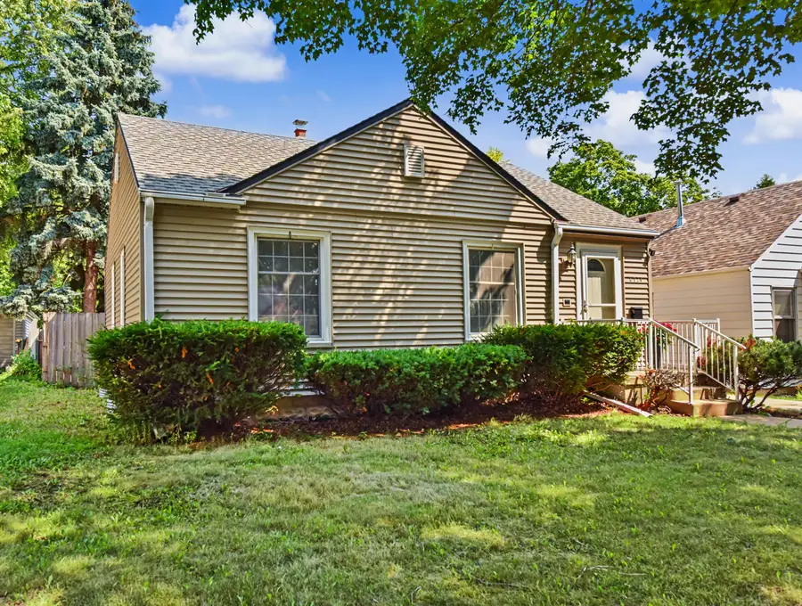 8714 W Hayes Ave, West Allis, WI 53227 - #3