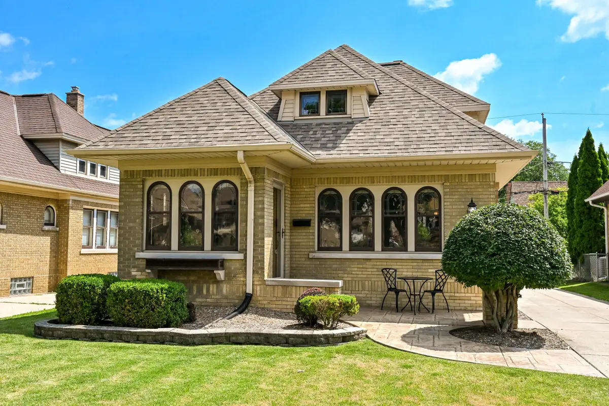 2454 Lefeber Ave, Wauwatosa, WI 53213 - #1