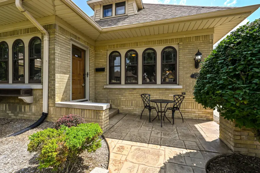 2454 Lefeber Ave, Wauwatosa, WI 53213 - #3