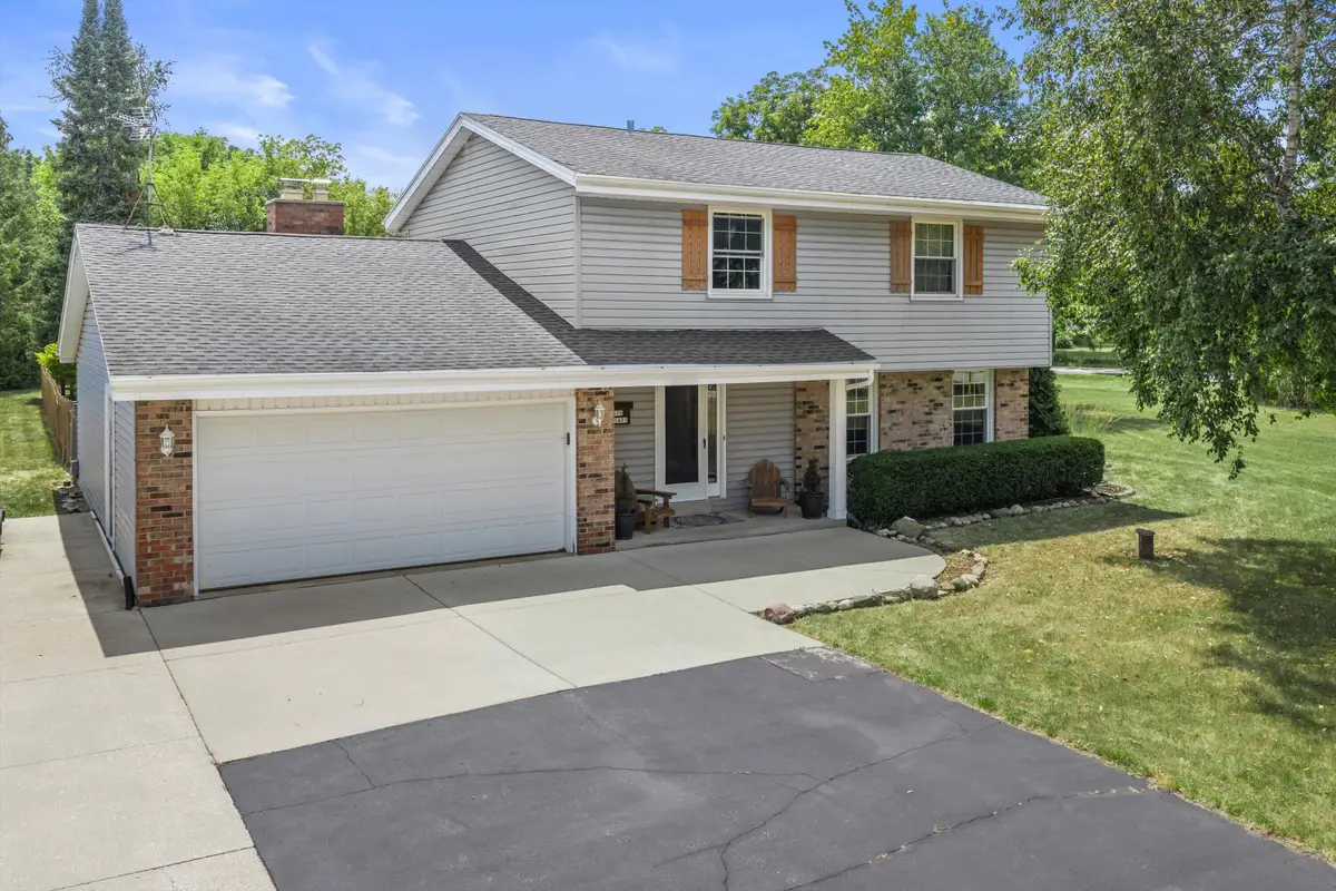 S79W31491 Green Meadow Dr, Mukwonago, WI 53149 - #1