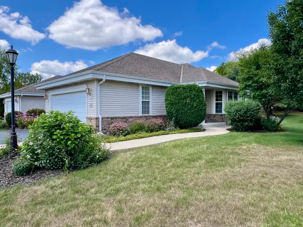 W141N9757 Knollcrest Cir, Germantown, WI 53022