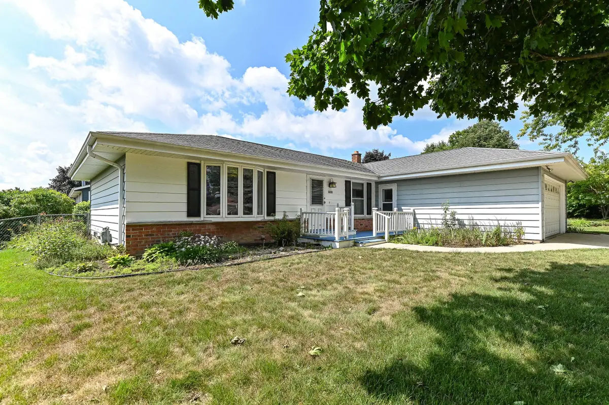 4153 W Granada St, Greenfield, WI 53221 - #1