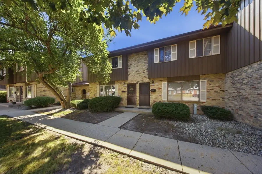 9901 W Beloit Rd, Milwaukee, WI 53227 - #2