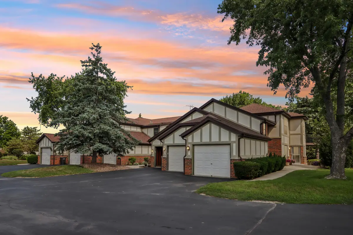 8108 S Forest Hills Cir, Franklin, WI 53132 - #1