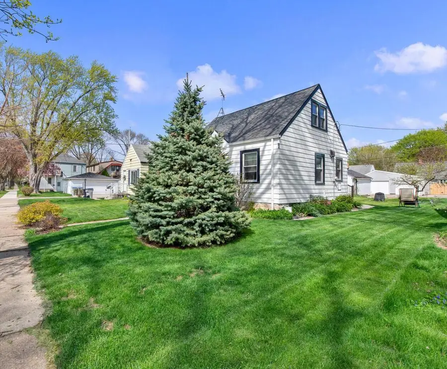 3326 S Lenox St, Milwaukee, WI 53207 - #2