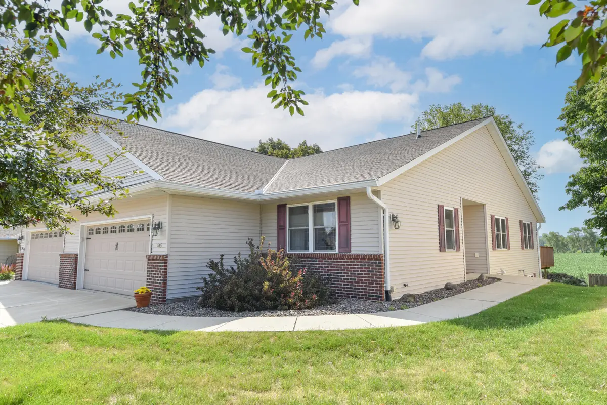 615 Ne Shna Bek Trl, Kewaskum, WI 53040 - #1