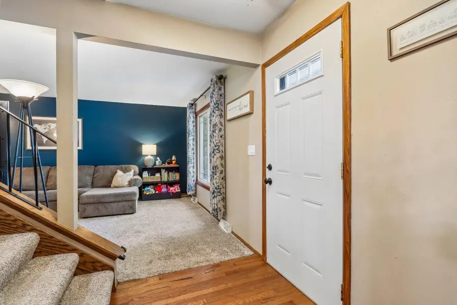 114 Gordon Ct, Mukwonago, WI 53149 - #2