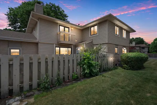 16250 W Coachlight Dr, New Berlin, WI 53151
